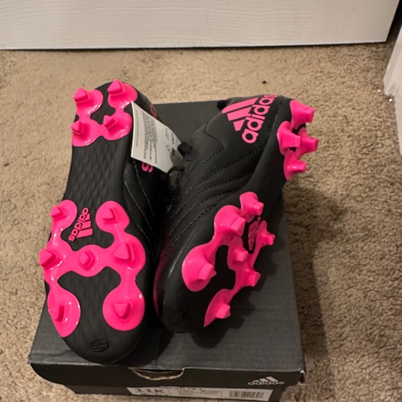 New Black Adidas Little Girl Cleats - Picture 6 of 7